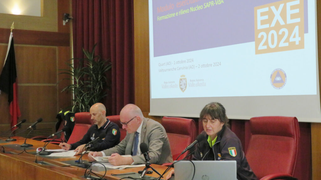 Valerio Segor, capo della Protezione civile della Valle d'Aosta, Renzo Testolin, presidente della Regione e Sara Ratto, vice capo della Protezione civile regionale