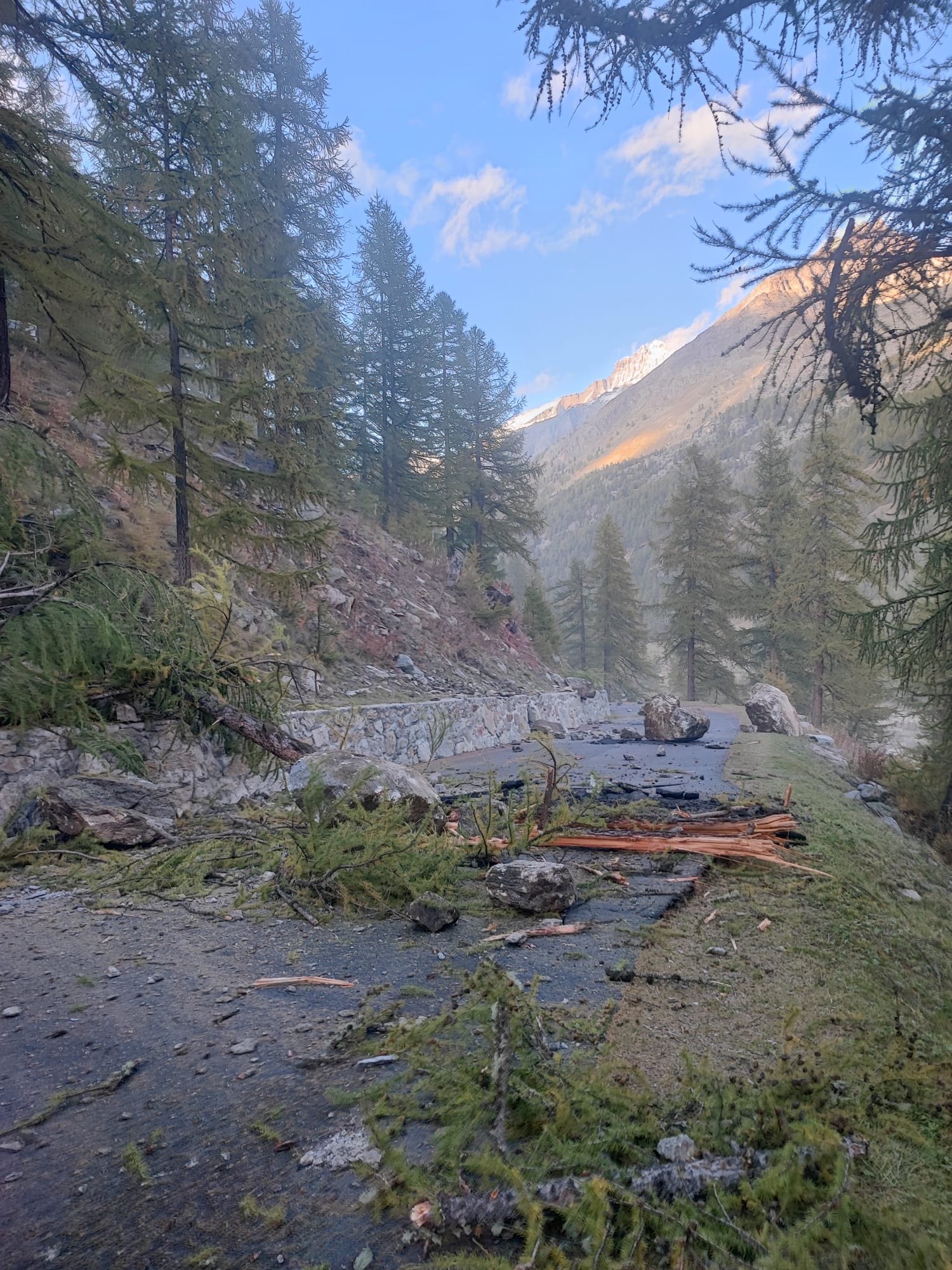 Chiusa la strada di Valsavarenche per caduta massi