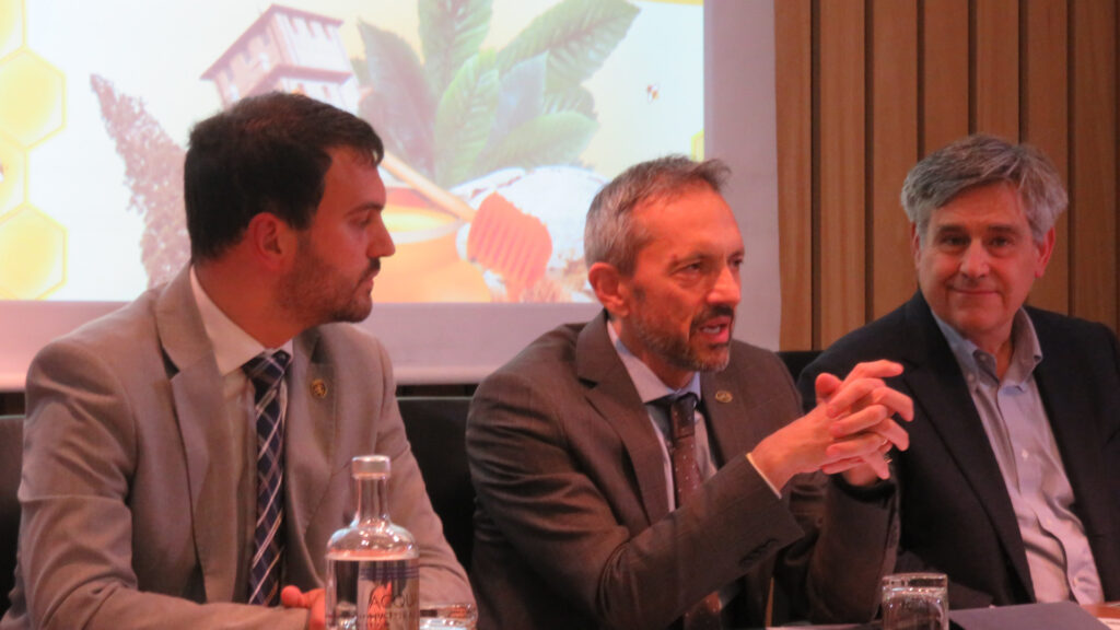 Gli assessori regionali Marco Carrel e Jean-Pierre Guichardaz con il sindaco di Châtillon Camillo Dujany