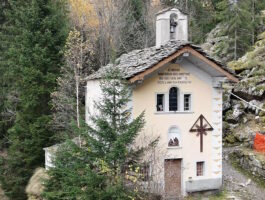 Il sentiero dei campanili nell\'alta Valle del Lys