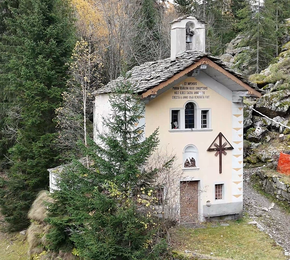 Facciata Cappella di Nostra Signora delle Grazie a Gressoney-Saint Jean, fraz. Trinò