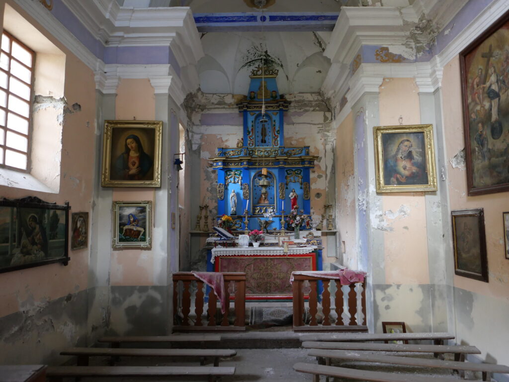 Interno Cappella di Nostra Signora delle Grazie a Gressoney Saint Jean, fraz. Trinò