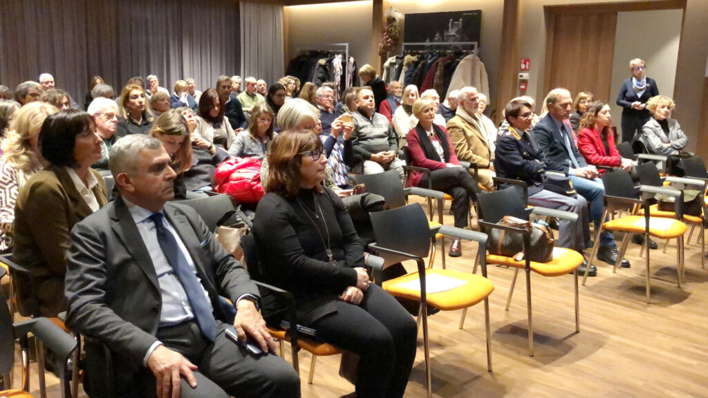 Il pubblico presente alla serata sulla violenza nelle relazioni interpersonali