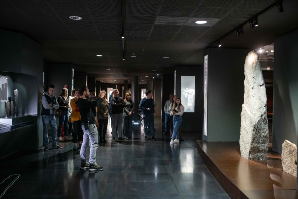 Giovani valdostani dal mondo si riuniscono all’Area Megalitica di Aosta