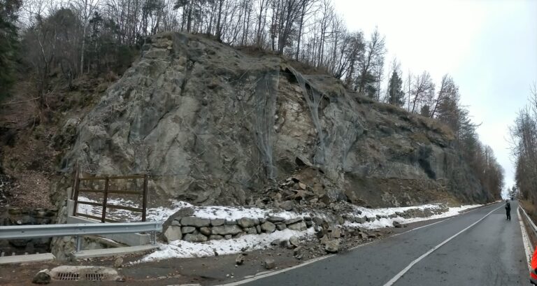 Chiusa per frana la strada del Col de Joux