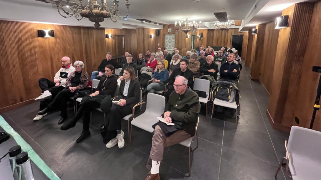 Il pubblico presente all'incontro sulla Cers Fervores