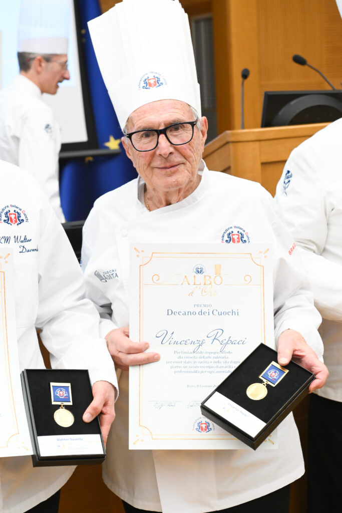 Premiato Albo D'oro 2025 Vincenzo Repaci categoria decano