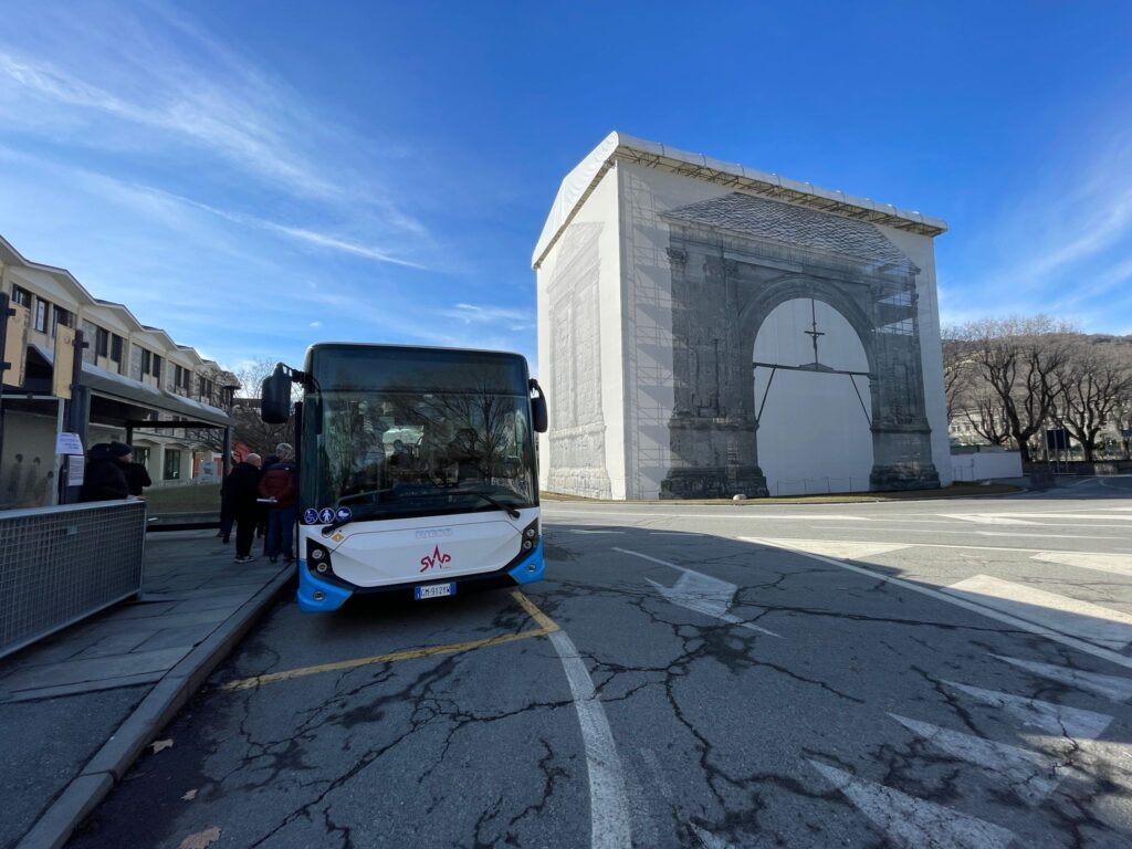 All'Arco di Augusto Il nuovo bus elettrico della SVAP 2025