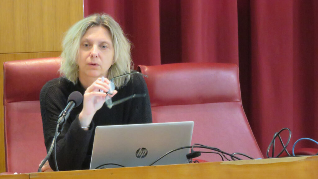 Marina Fey durante la presentazione dei dati delle iscrizioni all'anno scolastico 2025/2026