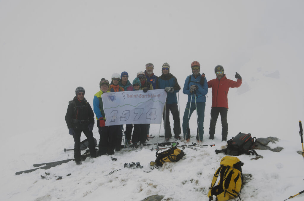 Gita di sci alpinismo al Col Chaleby della sezione CAI Saint-Barthélemy