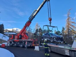 Auto fuori strada a Gressan, intervento dei Vigili del Fuoco per il recupero