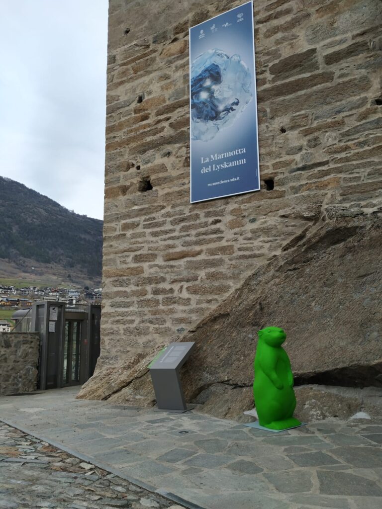 marmotta lyskamm castello saint-pierre cracking art