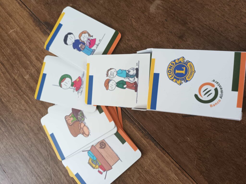 Le carte da gioco in stile Memory