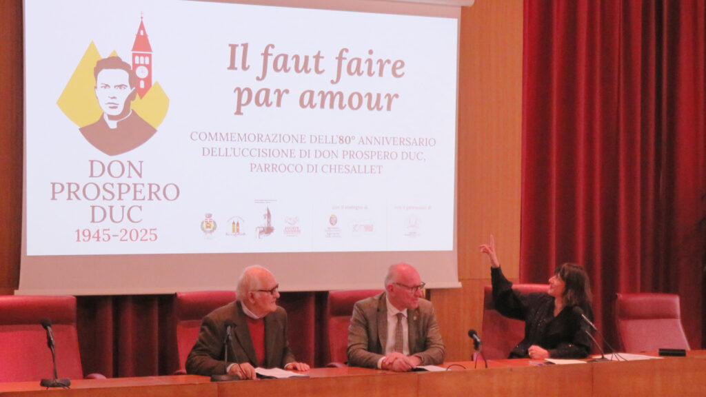 Luigino Vallet, presidente dell'associazione Sarre2Mila8, Renzo Testolin, presidente della Regione e Cristina Deffeyes