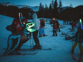 Il Carnevale illumina Pila con la fiaccolata notturna