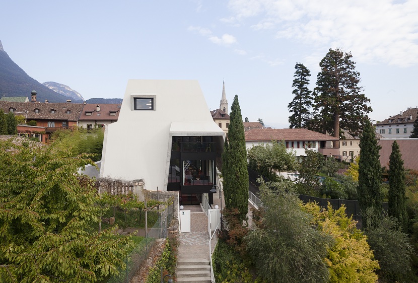 Walter Angonese e Schiefer Tschöll Architektur, Nuoba Biblioteca Caldaro, Caldaro (BZ). Vista esterna del prospetto Sud