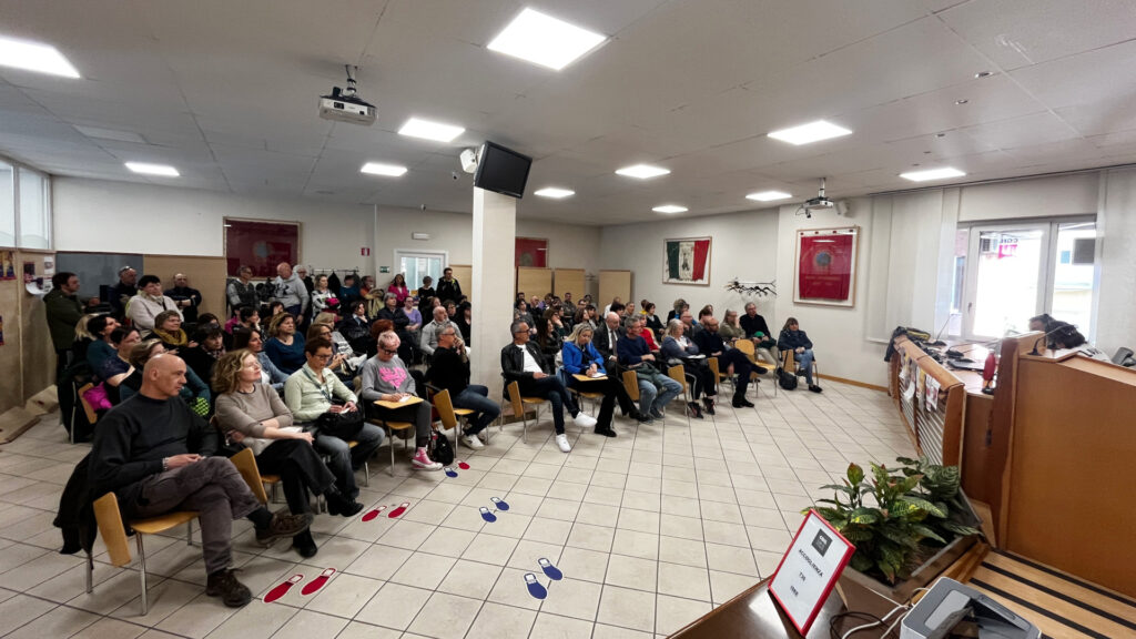 I lavoratori del comparto unico presenti all'assemblea della FP Cgil sulle disposizioni previdenziali della legge nazionale 207/2024