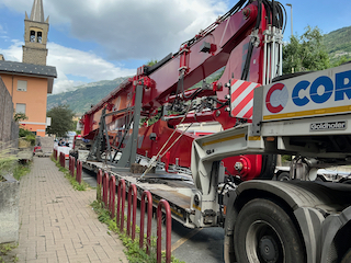 Fase di allestimento per la demolizione dei grattacieli di Aosta