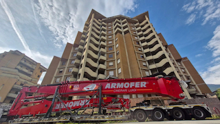 Fase di allestimento per la demolizione dei grattacieli di Aosta