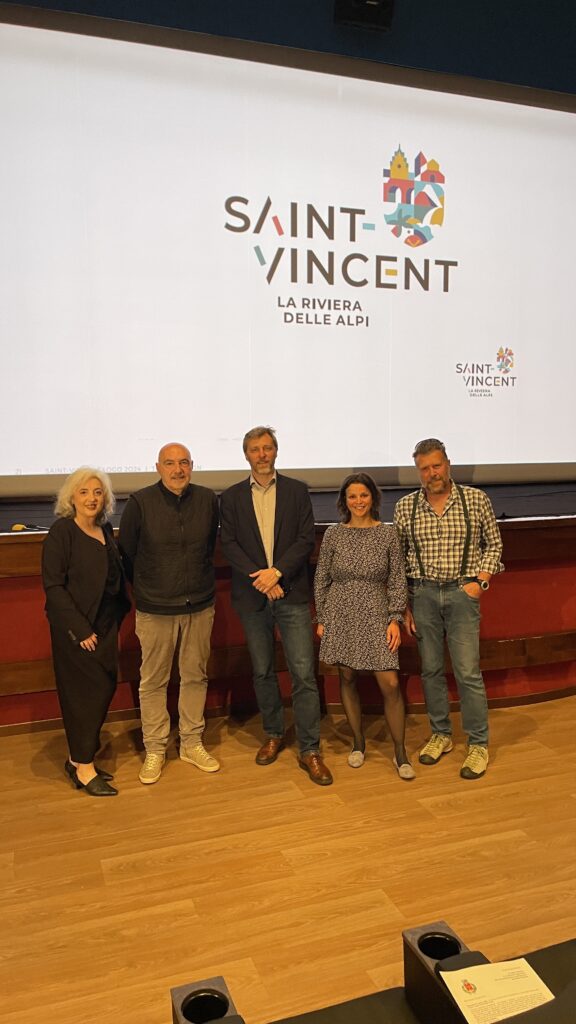 presentazione logo turistico saint-vincent fancesco Favre laura agostino arnaldo tranti francesca bellotti franz rossi