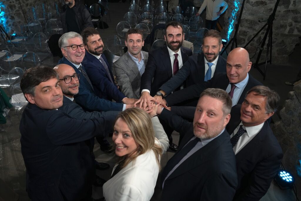 Sigla del patto per il turismo la “Carta di Amalfi”