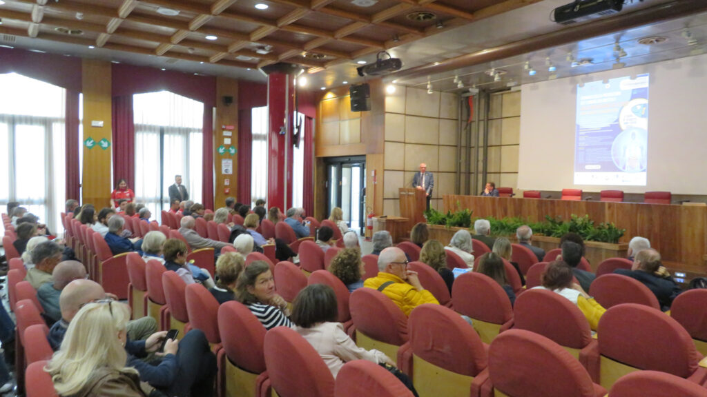 Il pubblico presente al convegno 'Dalla prevenzione alla cura' durante i saluti del presidente della Regione Renzo Testolin