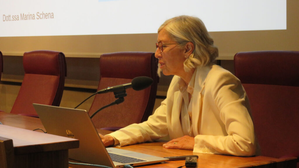 La dottoressa Marina Schena durante il suo intervento al convegno 'Dalla prevenzione alla cura'
