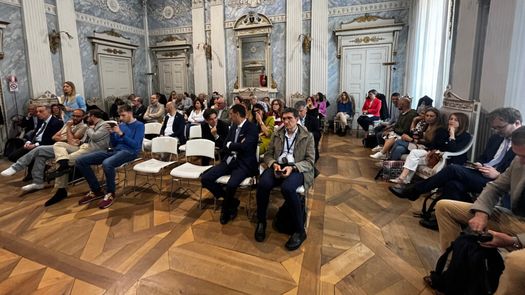 Il pubblico presente alla firma del protocollo Asse.Co. nel Salone ducale del municipio di Aosta
