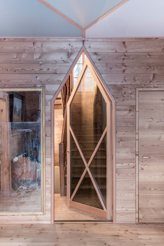 Chalet Tour Hall