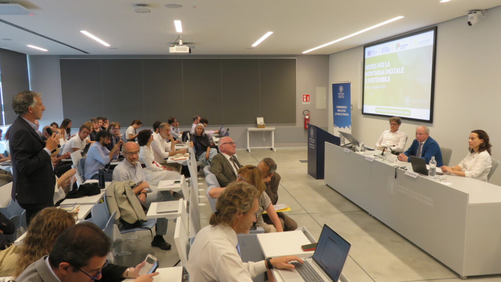 Il pubblico interagisce sulla montagna digitale e sostenibile con Francesco Laio, Marco Alderighi e Silvana Dalmazzone