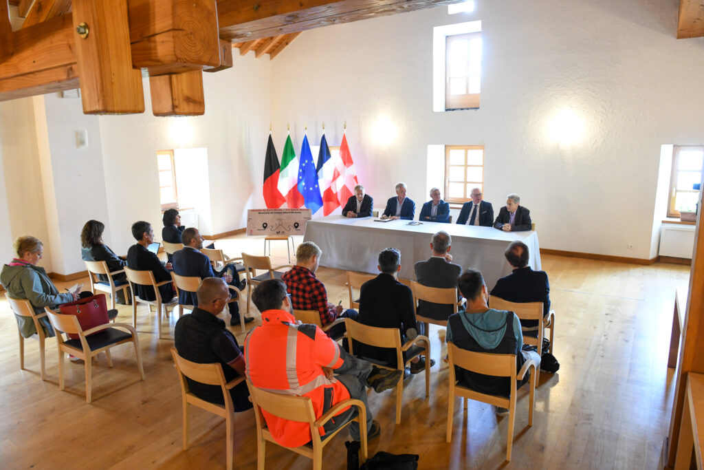 Un accord au Col du Petit-Saint-Bernard pour renforcer la coopération entre la VdA et Savoie