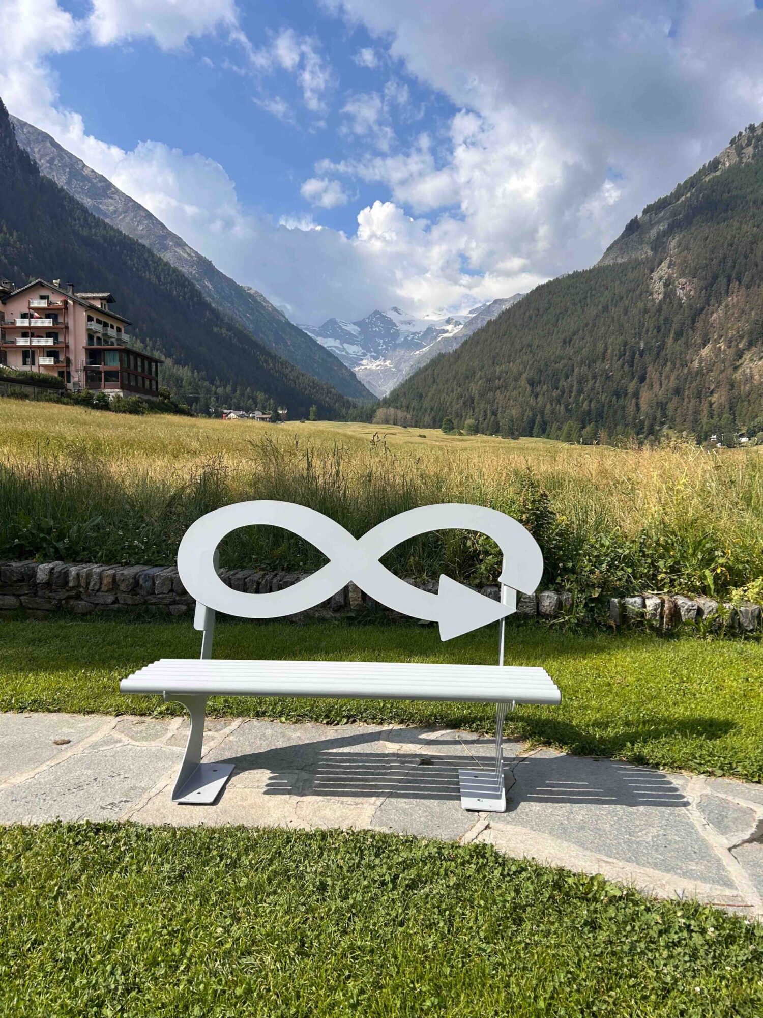 A Cogne la panchina Steelosa in acciaio riciclato