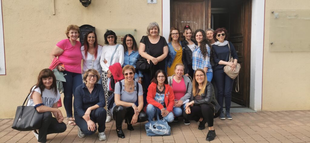 Gruppo Operatori Con Le Due Psicologhe Formatrici Associazione Alzheimer Valle d’Aosta