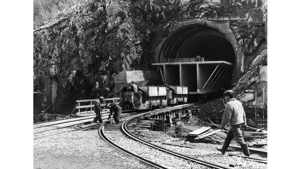 13 1965 La Fine Dei Lavori 1 Entreenord