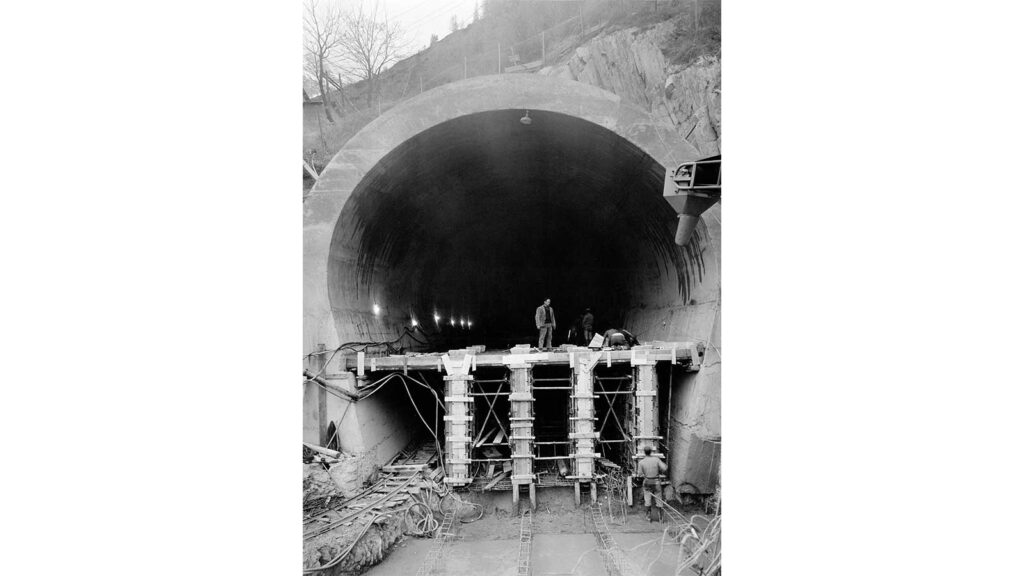 13 1965 La Fine Dei Lavori 2 Imboccosud Traforo Monte Bianco