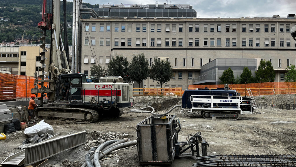 I lavori in corso all'ospedale per la realizzazione delle centrali tecnologiche