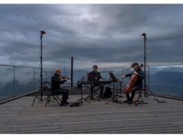 Concerto all\'alba con vista sul Monte Bianco
