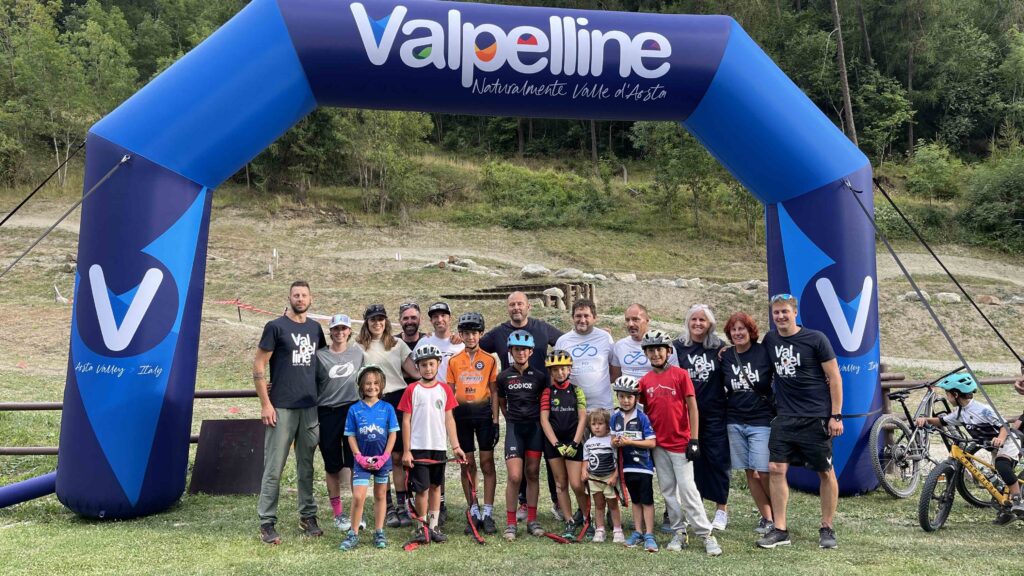 Lo staff del Bike park di Valpelline al completo 2025