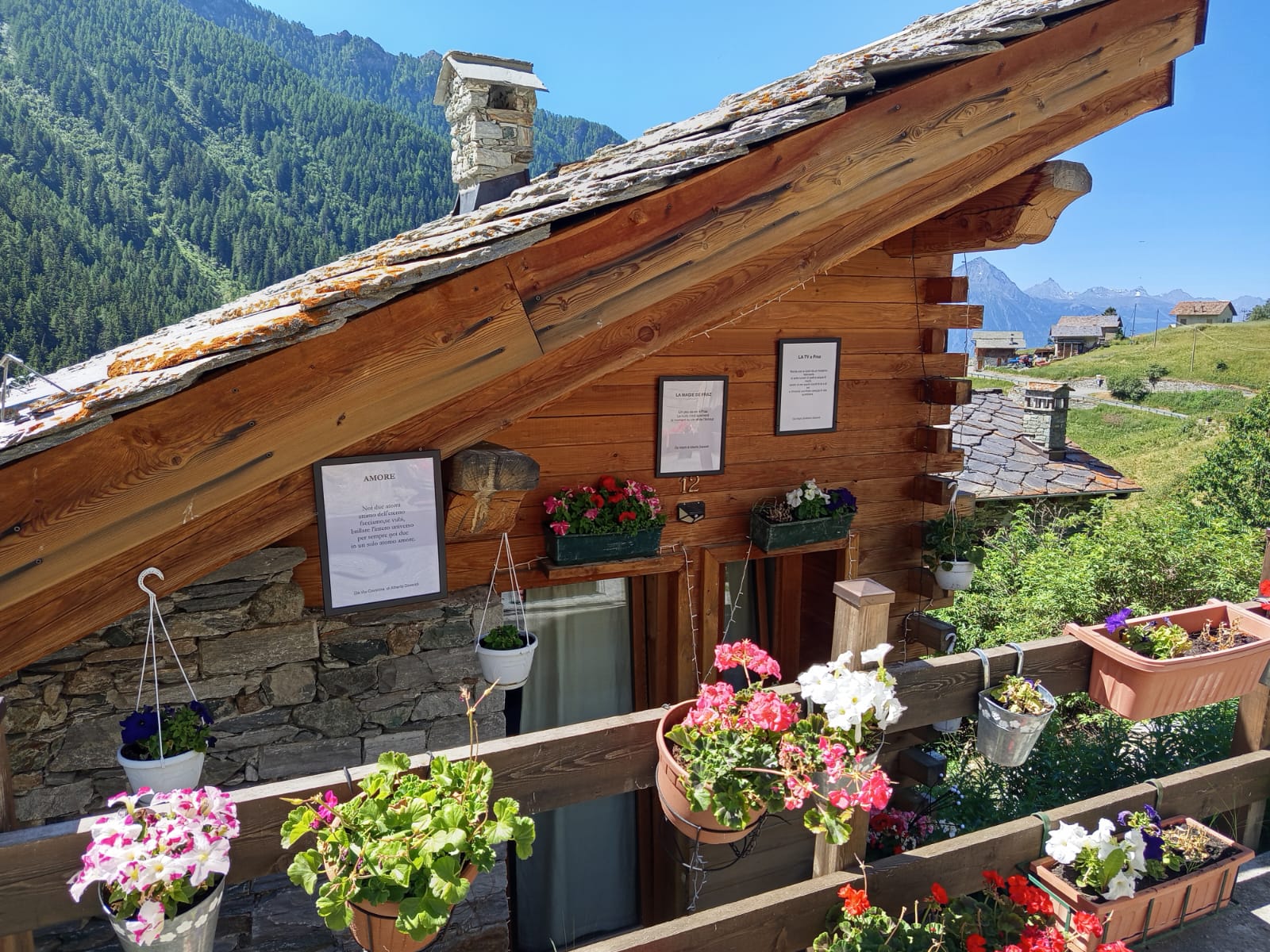 Praz diventa museo a cielo aperto con il progetto Poesie di Montagna