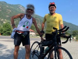 Sfida di 24 ore tra bicicletta e corsa per due amici di Donnas