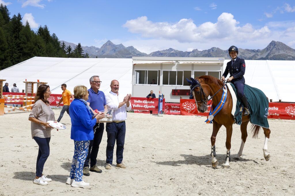 Premiazione Francesca Arioldi Jumping Torgnon 27 Luglio 2025 Ph.m.vignolini 9566
