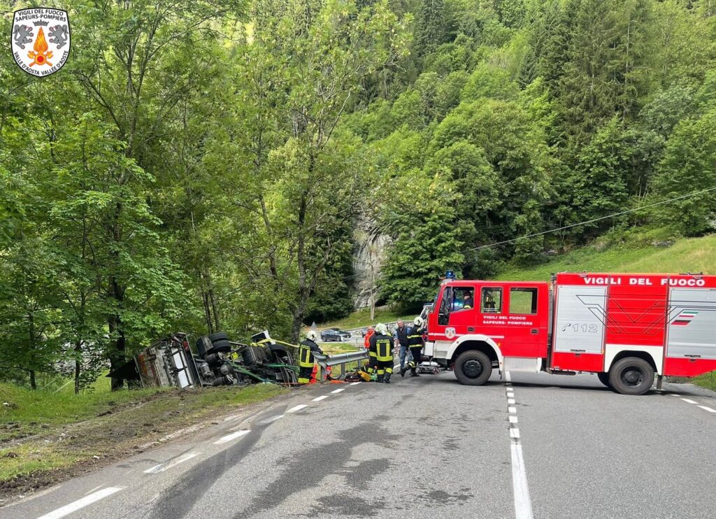 Camion ribaltato Gressoney