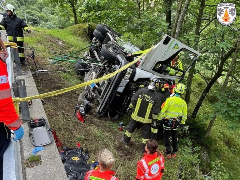 Camion esce di strada a Gressoney