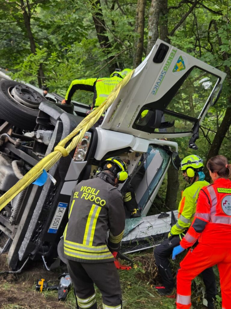 Camion ribaltato Gressoney