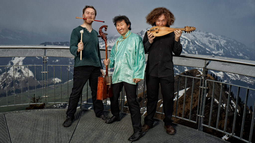 Il trio Violon Barbares, protagonisti dell'ultimo concerto, a Fénis, della 27ª edizione di Ététrad