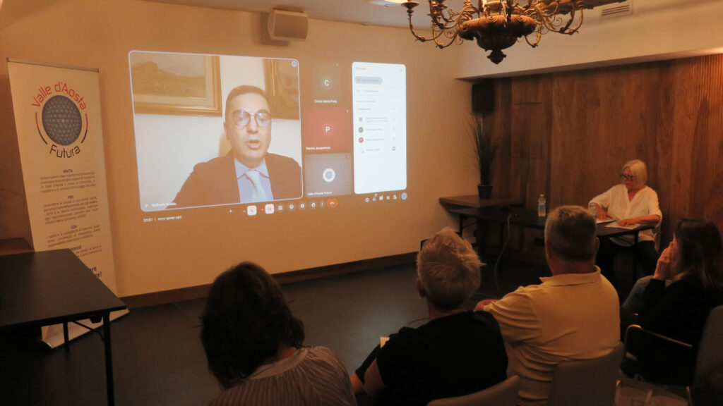 Un momento del 'meet' di Valle d'Aosta futura con l'avvocato Raffaele Soddu