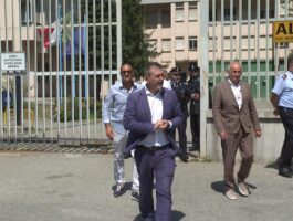 Andrea Delmastro visita la Casa circondariale di Brissogne