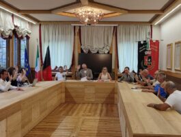 Consiglio comunale a Charvensod il 13 agosto 2025