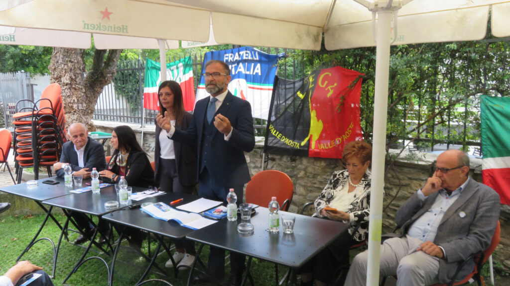 Giovanni Girardini e Sonia Furci durante la presentazione del programma per Aosta