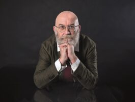 Sandrone Dazieri presenta il libro Uccidi i ricchi